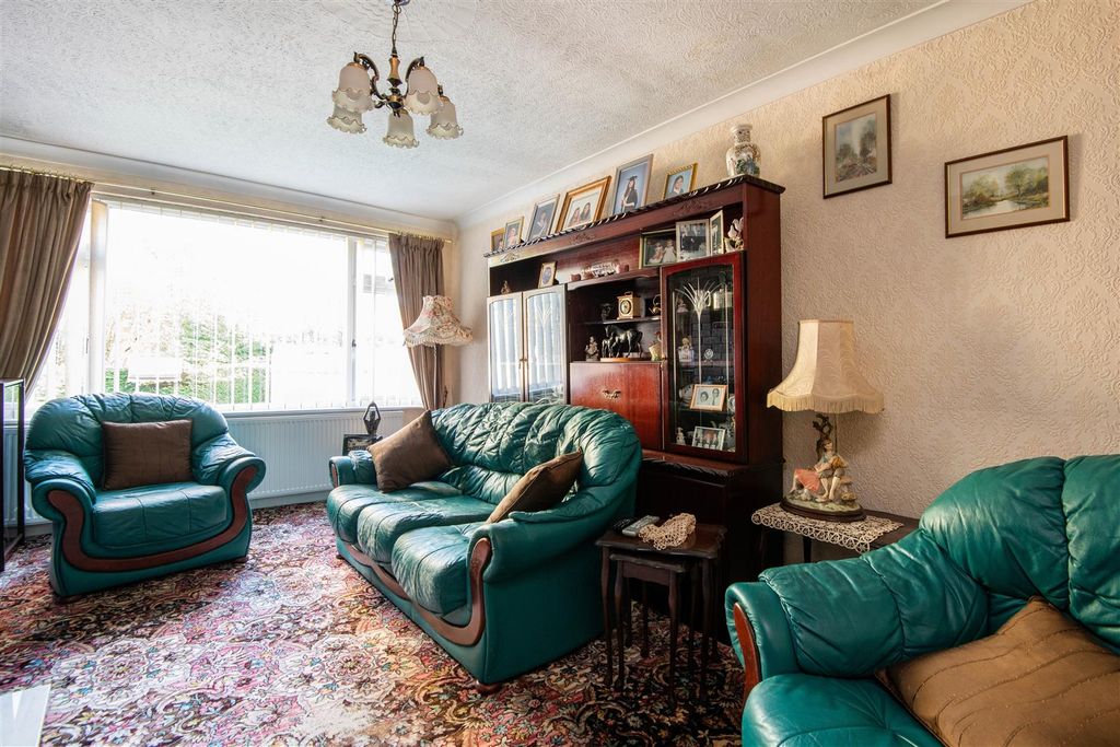 Property photo 2 of 14 Lounge