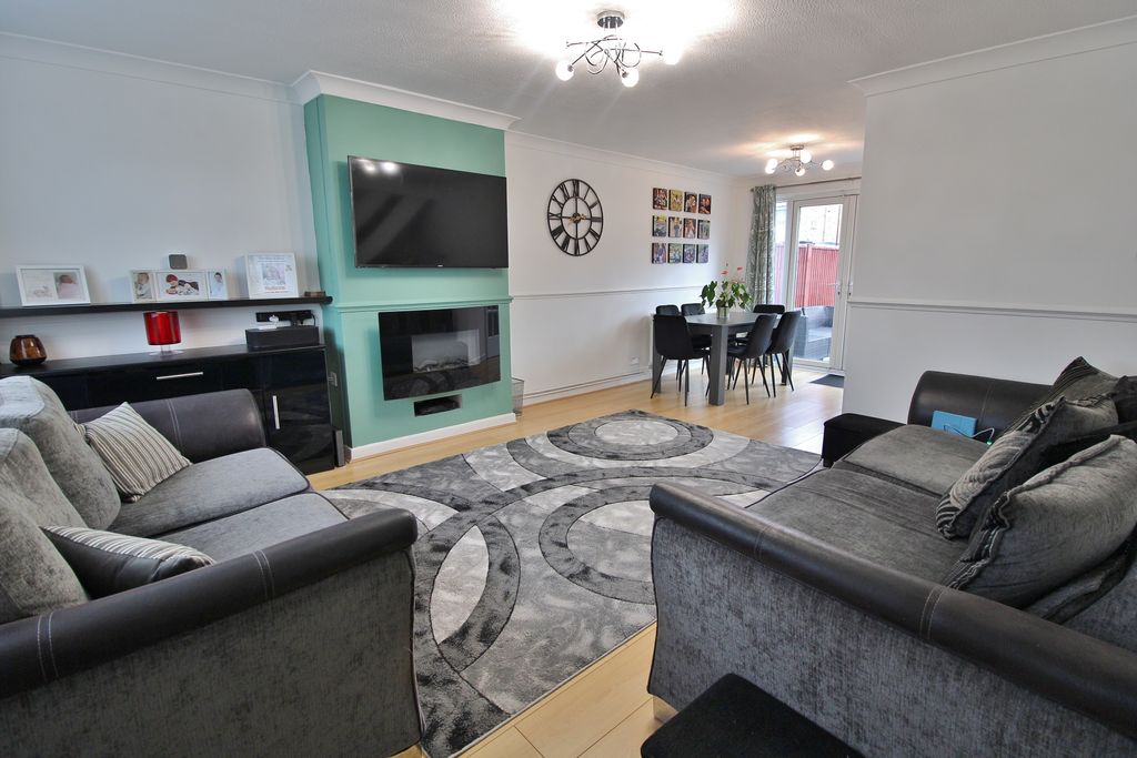 Property photo 2 of 17