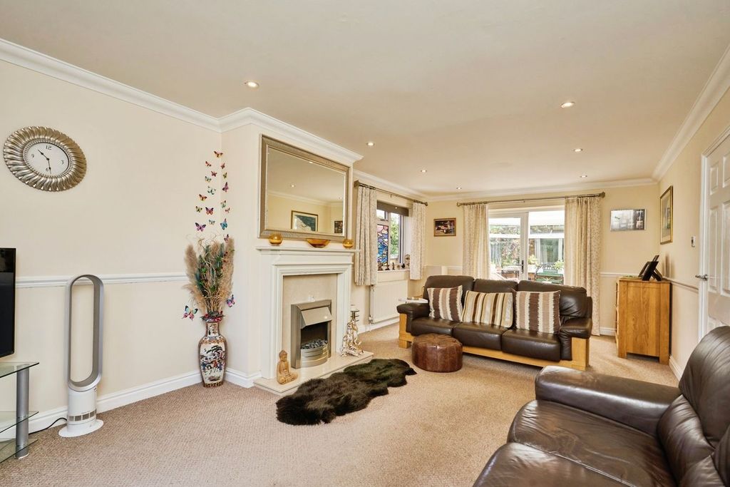 Property photo 2 of 25