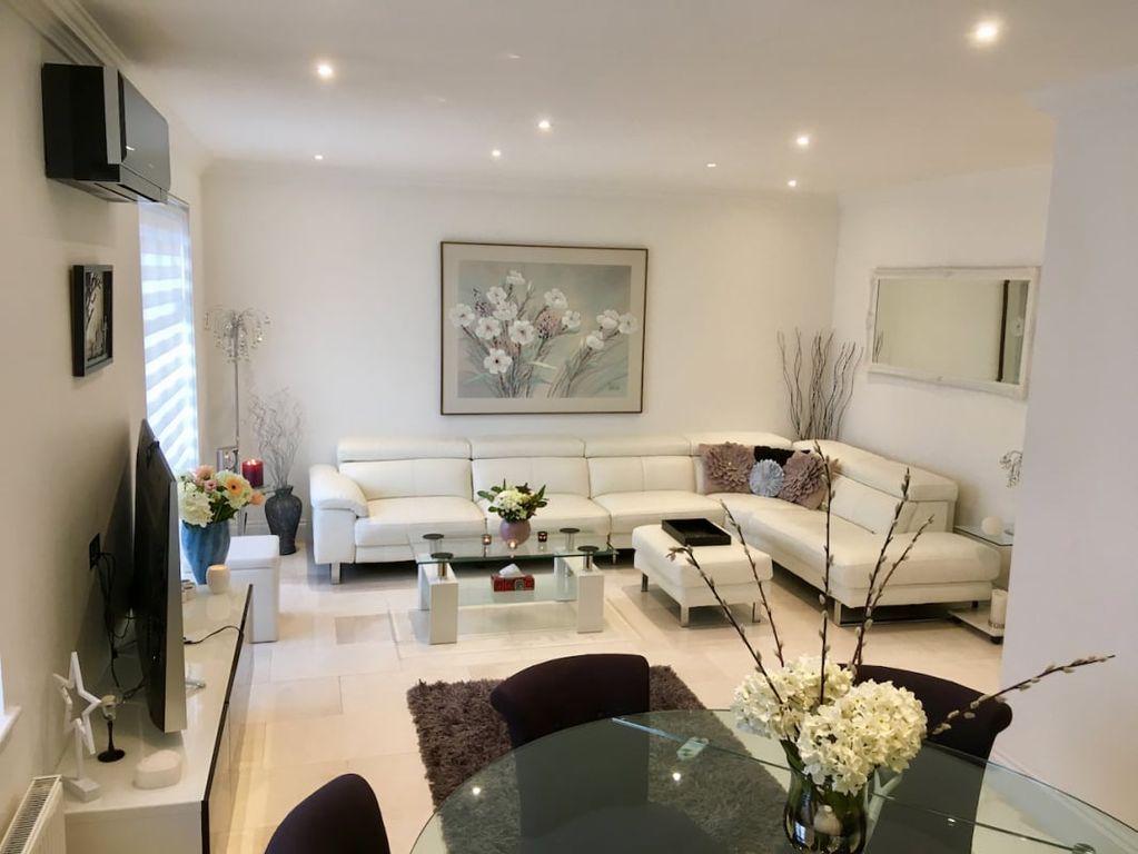 Property photo 1 of 32