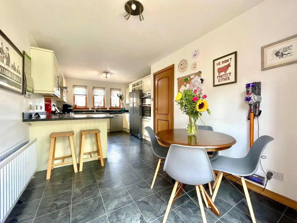 Property photo 3 of 35