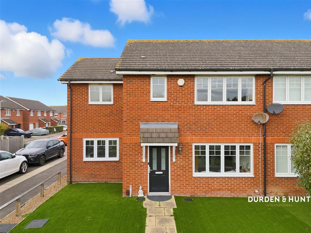 Property photo 1 of 27 Ridgewell Grove