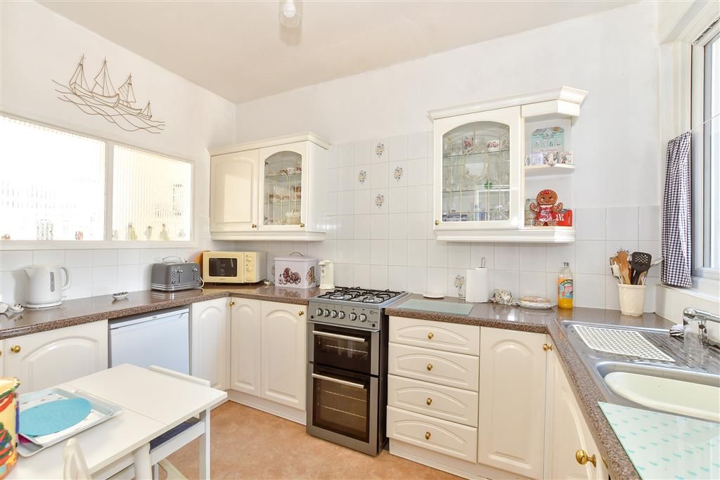 Property photo 3 of 8 Kitchen