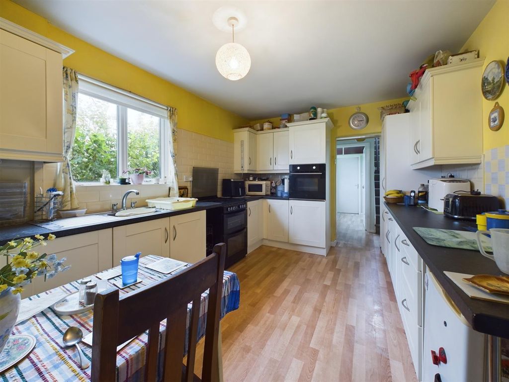 Property photo 3 of 21 Cam04116G0-Pr0012-Still006.Jpg