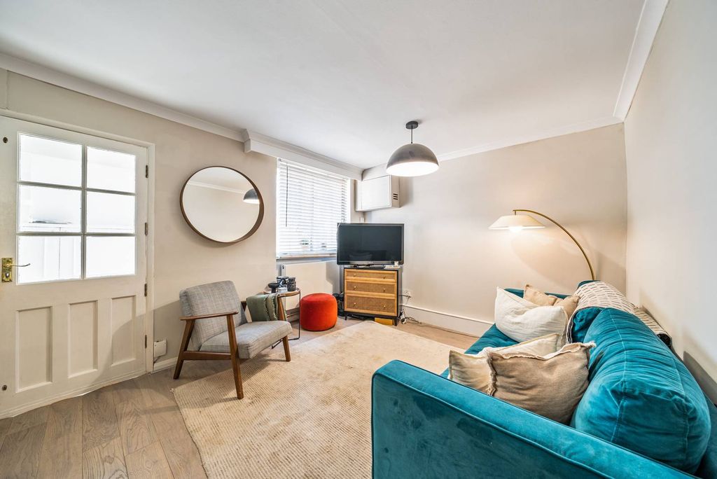 Property photo 2 of 8