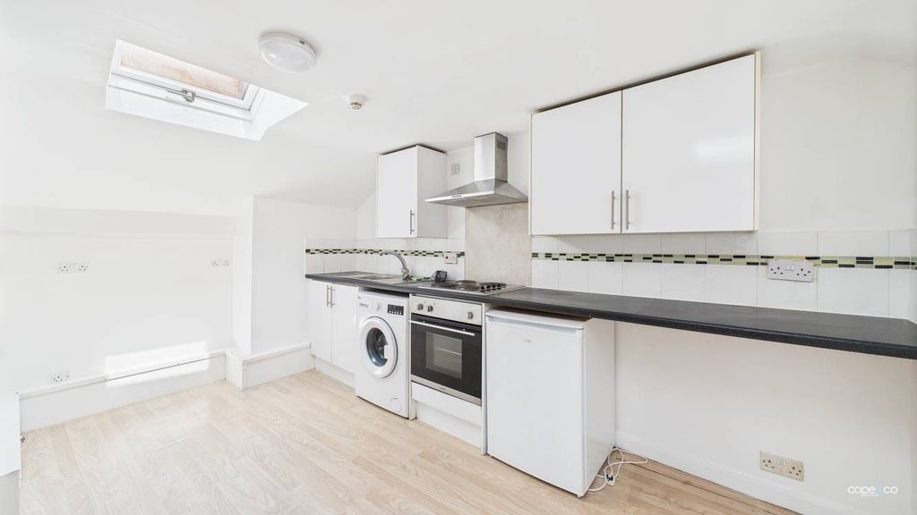 Property photo 2 of 9 4280904