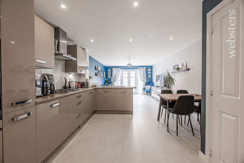 Property photo 3 of 23