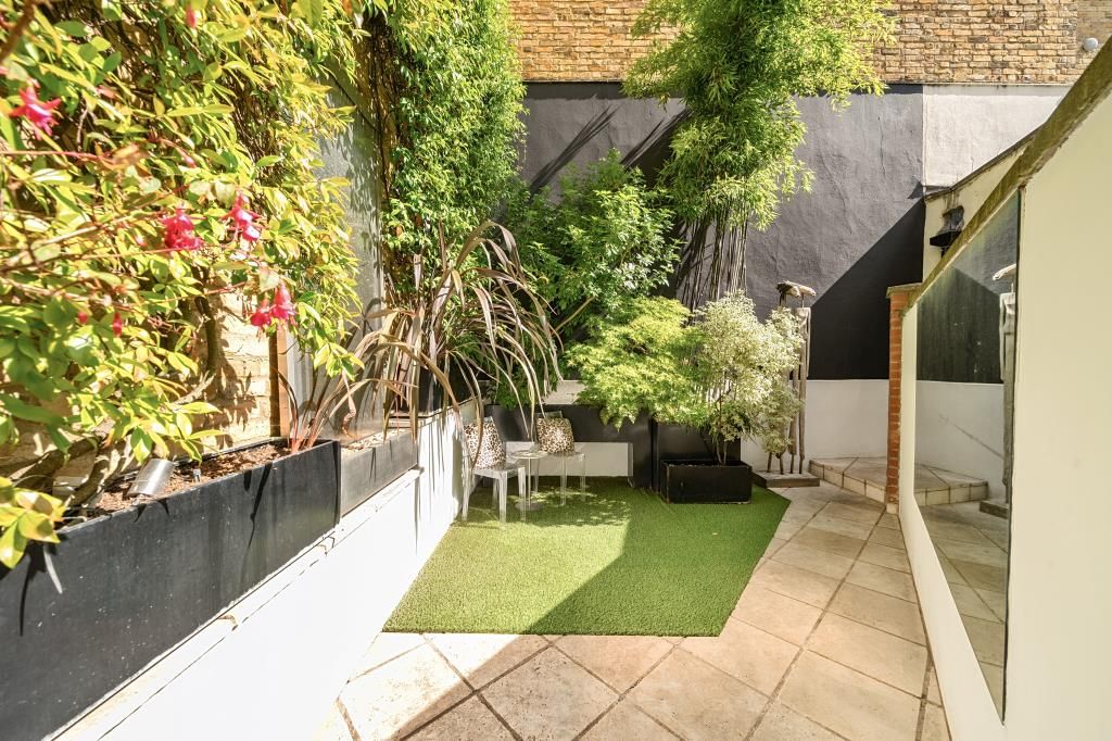 Property photo 3 of 11 Garden