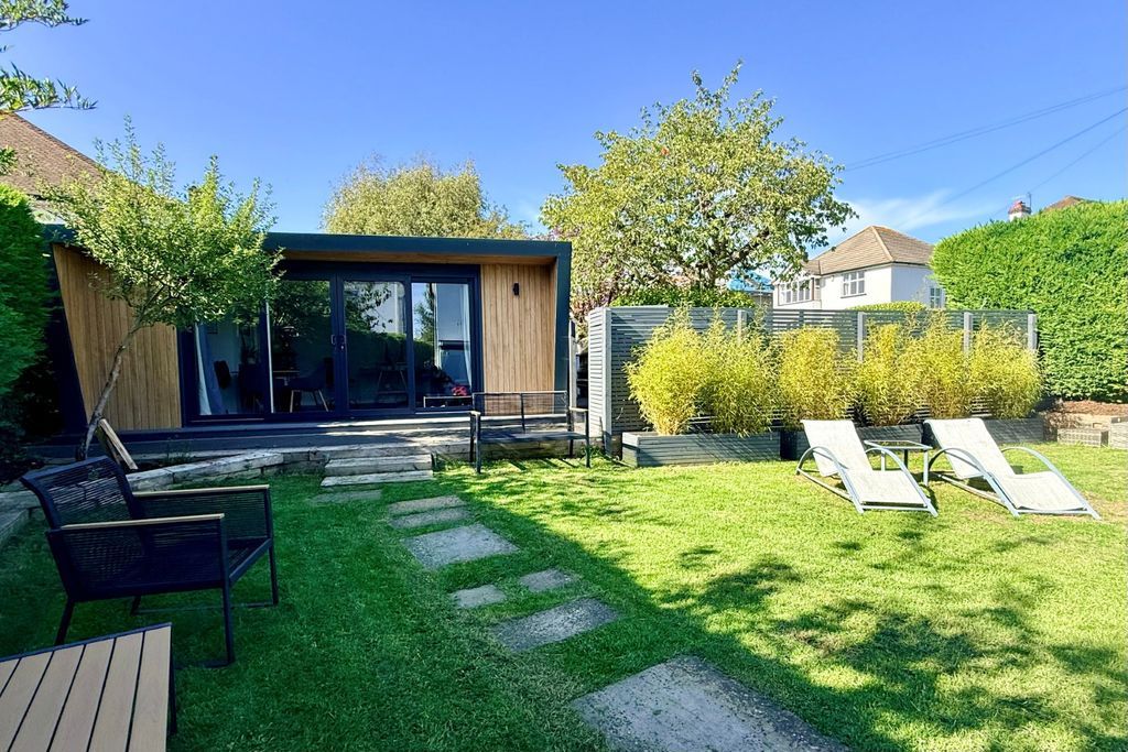 Property photo 3 of 22 Garden