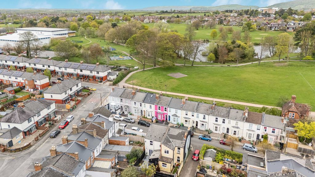 Property photo 2 of 19