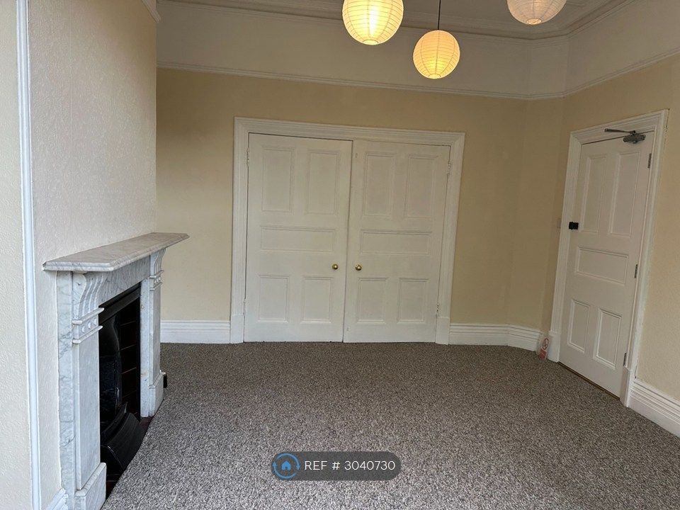 Property photo 3 of 10 Lounge Looking North
