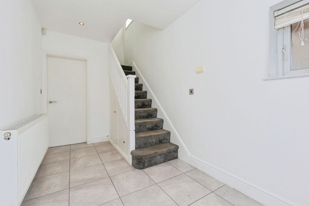 Property photo 3 of 16 Photo