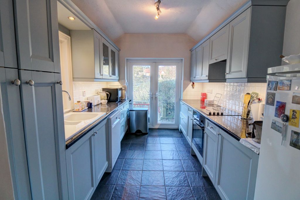 Property photo 3 of 11 Kitchen