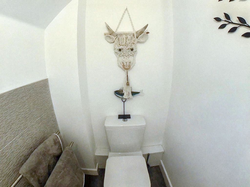 Property photo 2 of 32