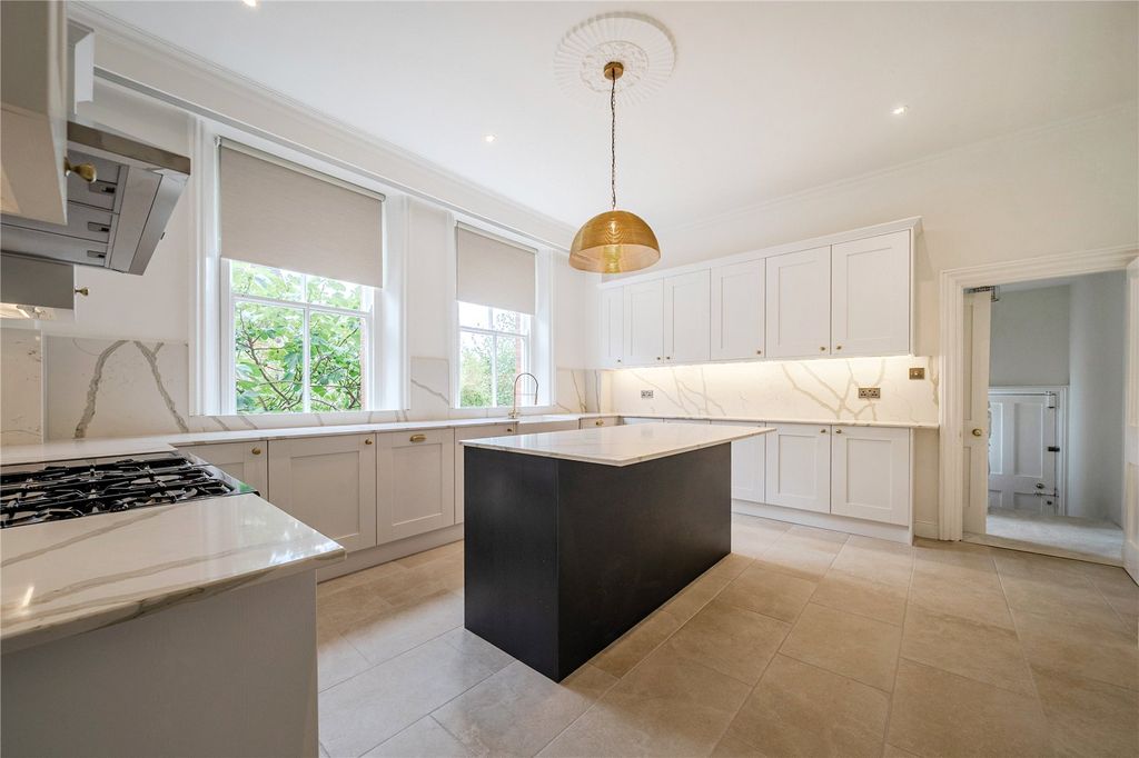 Property photo 2 of 18 Kitchen