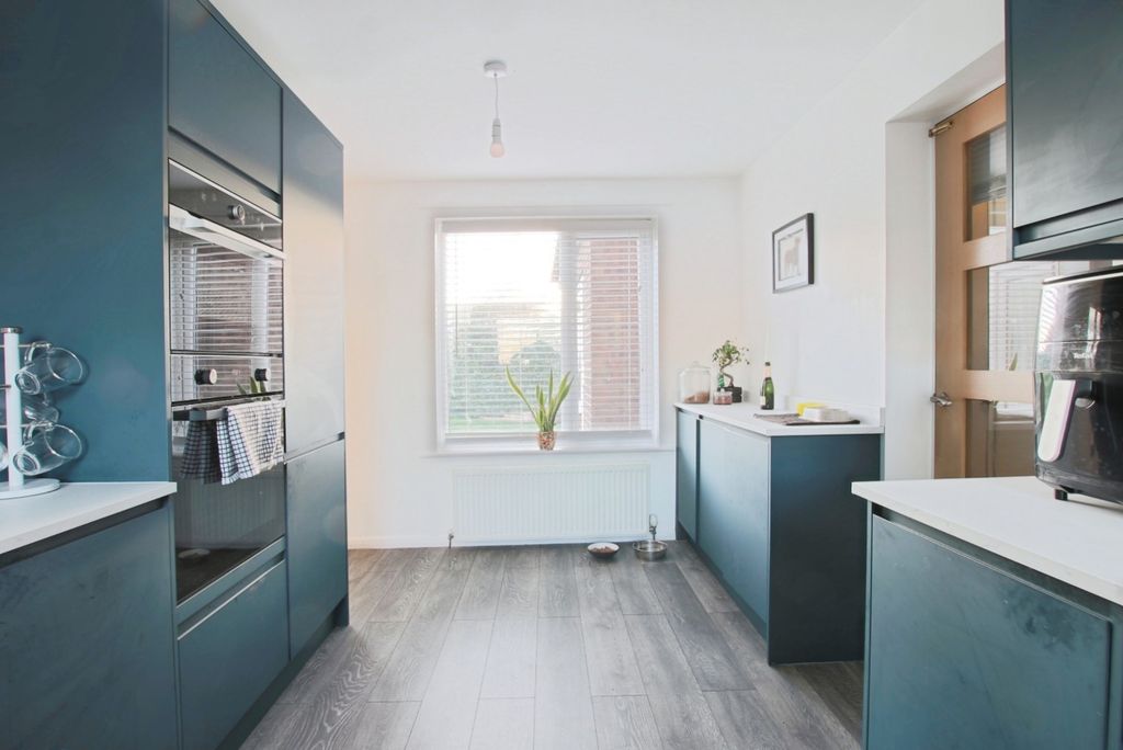 Property photo 2 of 14 4690212