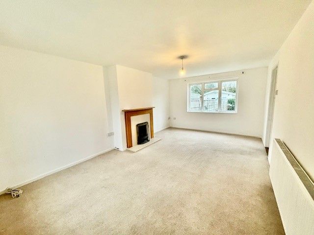 Property photo 2 of 9 Lounge