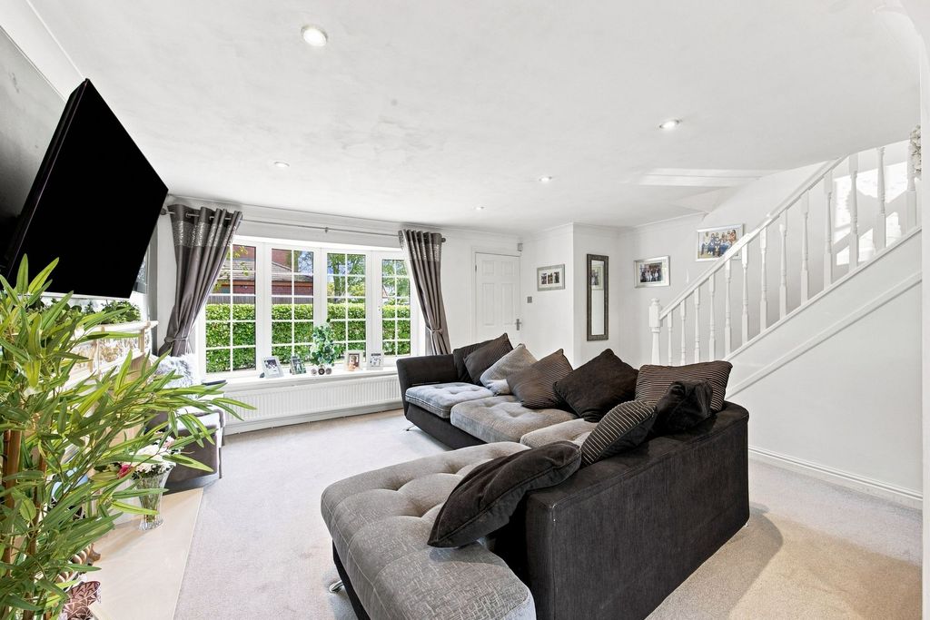 Property photo 3 of 36