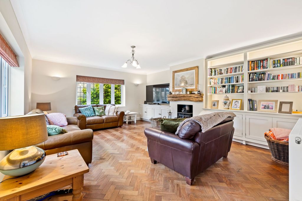 Property photo 3 of 23