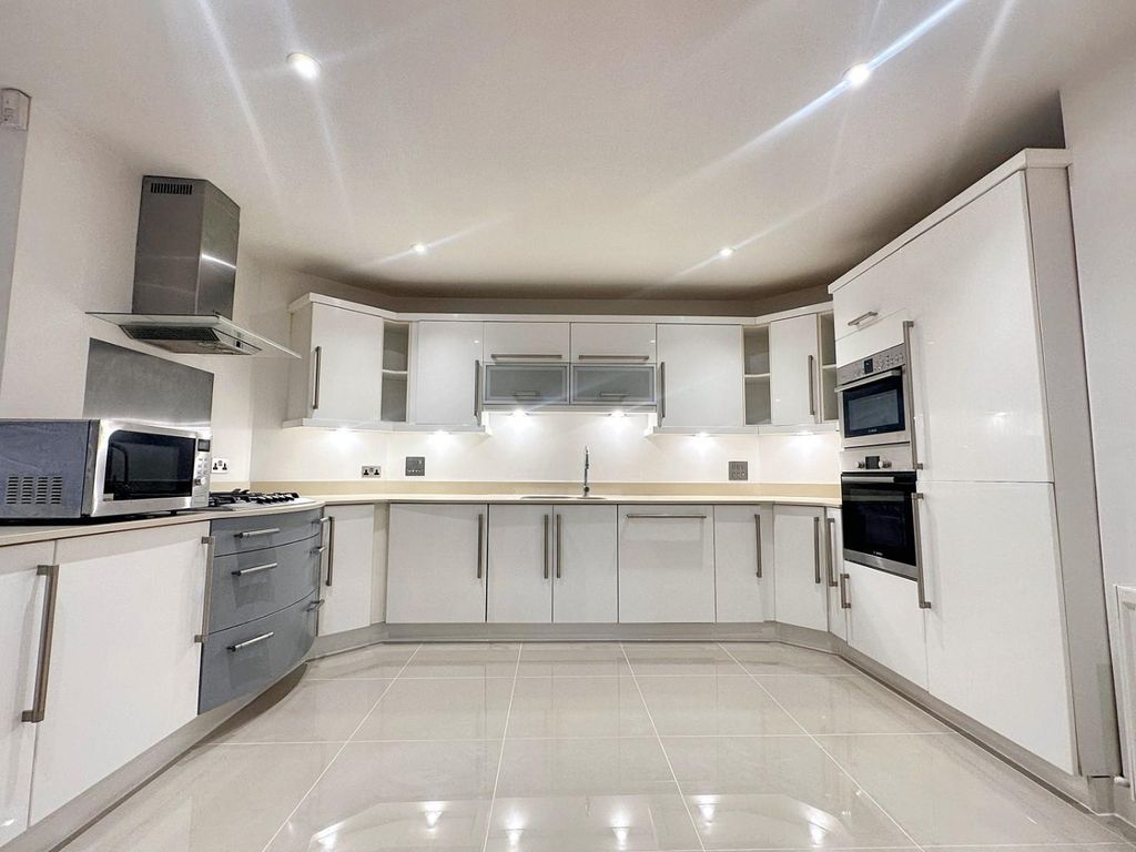 Property photo 3 of 12 Kitchen 2 (1).Jpg