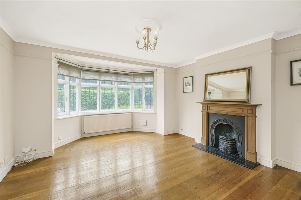 Property photo 2 of 17 1 Eagle Court-1.Jpg