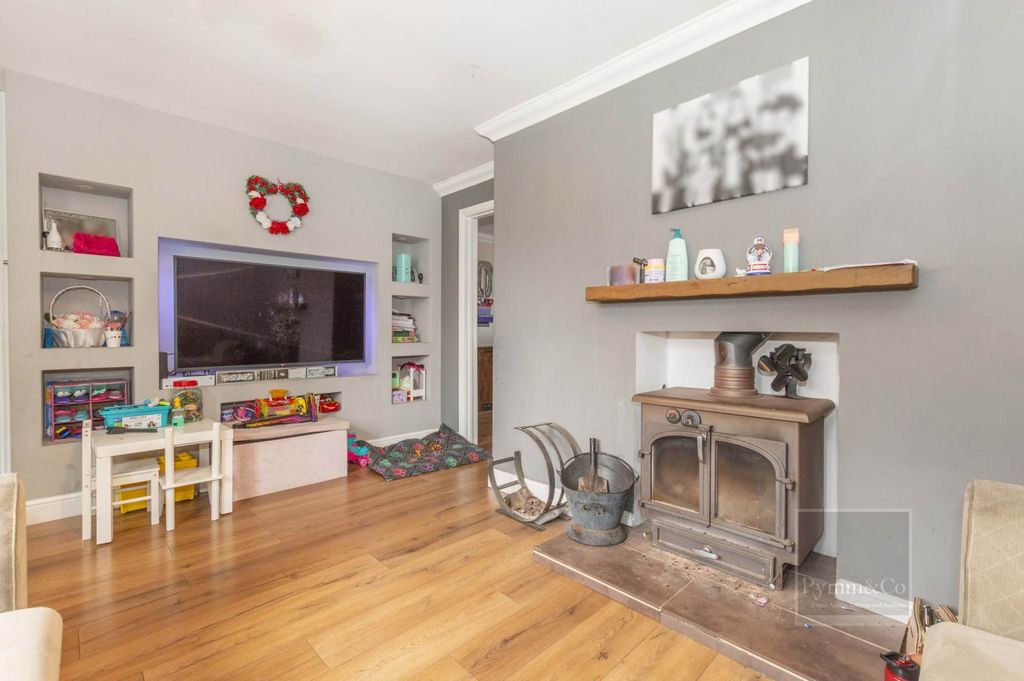 Property photo 3 of 12