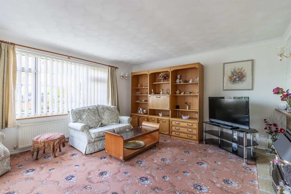 Property photo 3 of 26 Lounge