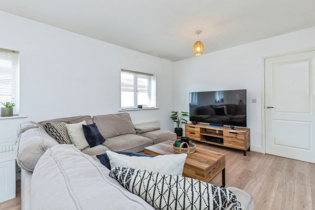 Property photo 3 of 11