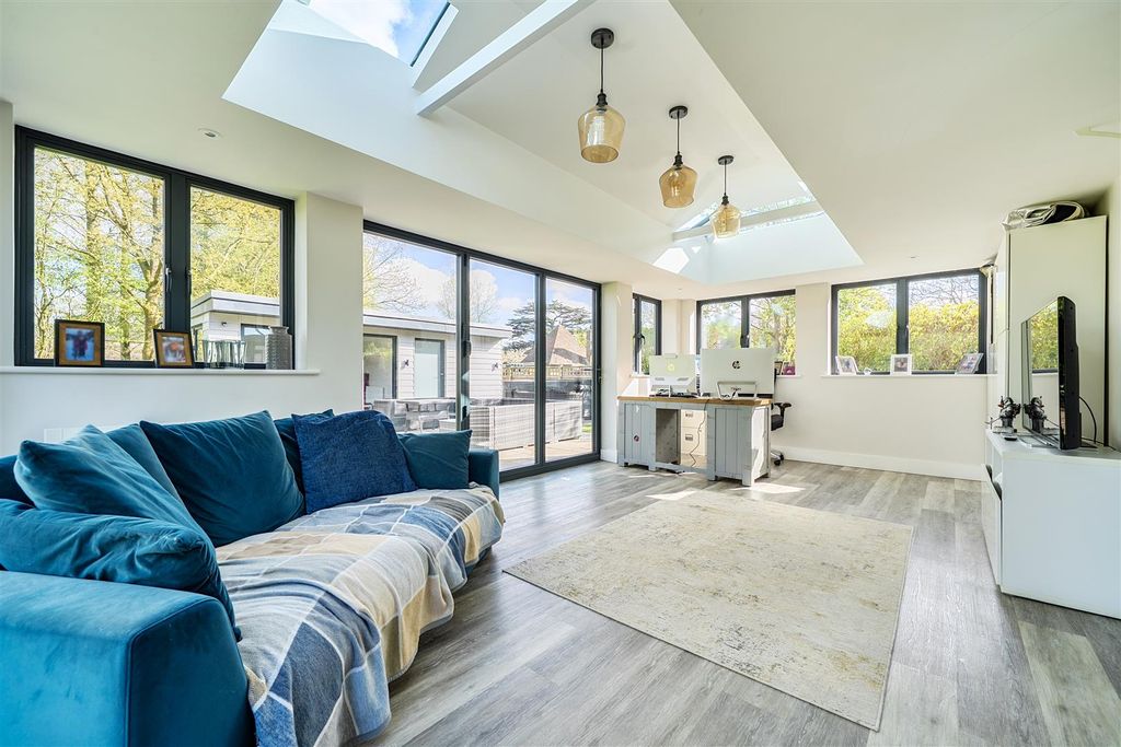 Property photo 2 of 41 1436990-12-69E12359d025c.Jpg