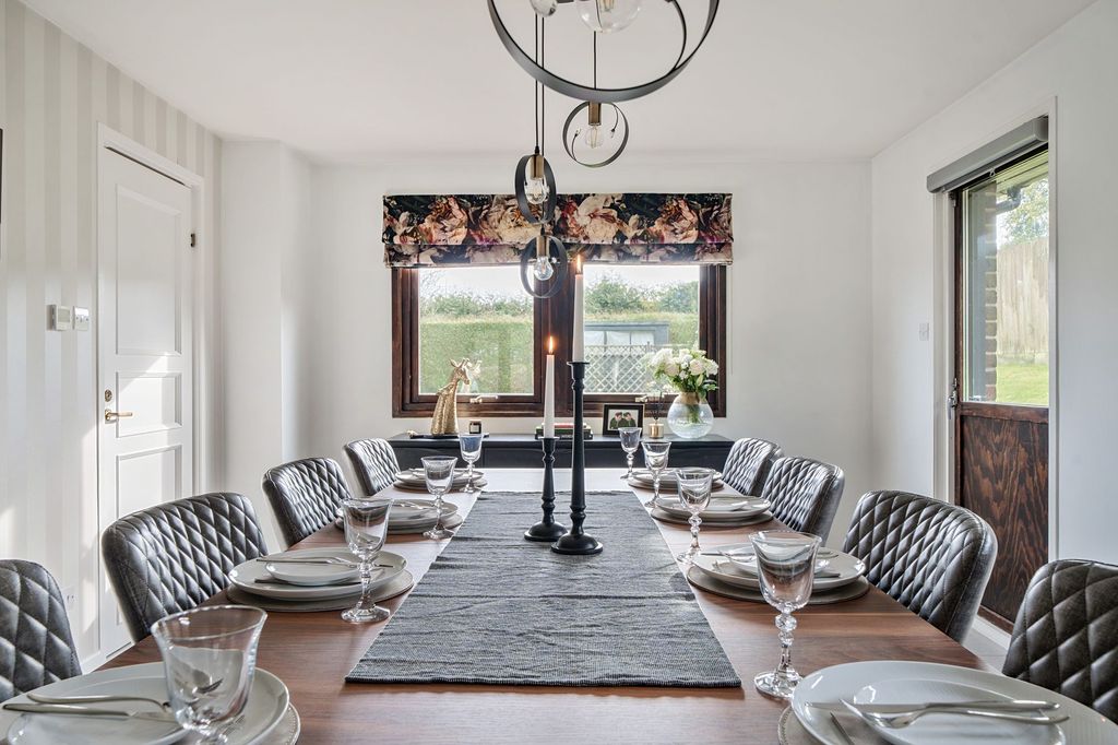 Property photo 3 of 32