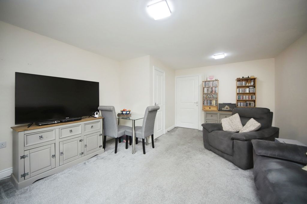 Property photo 3 of 17 Photo