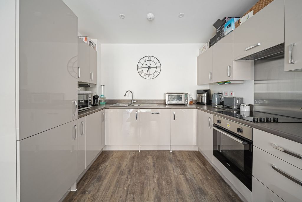Property photo 3 of 11 4328533