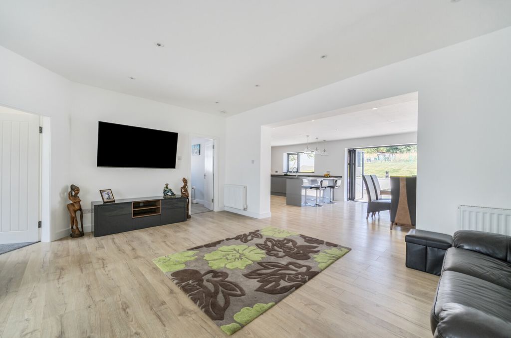 Property photo 2 of 18 1339869-12-689B75...