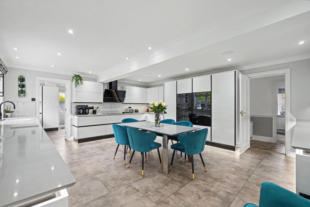 Property photo 3 of 41 5164137
