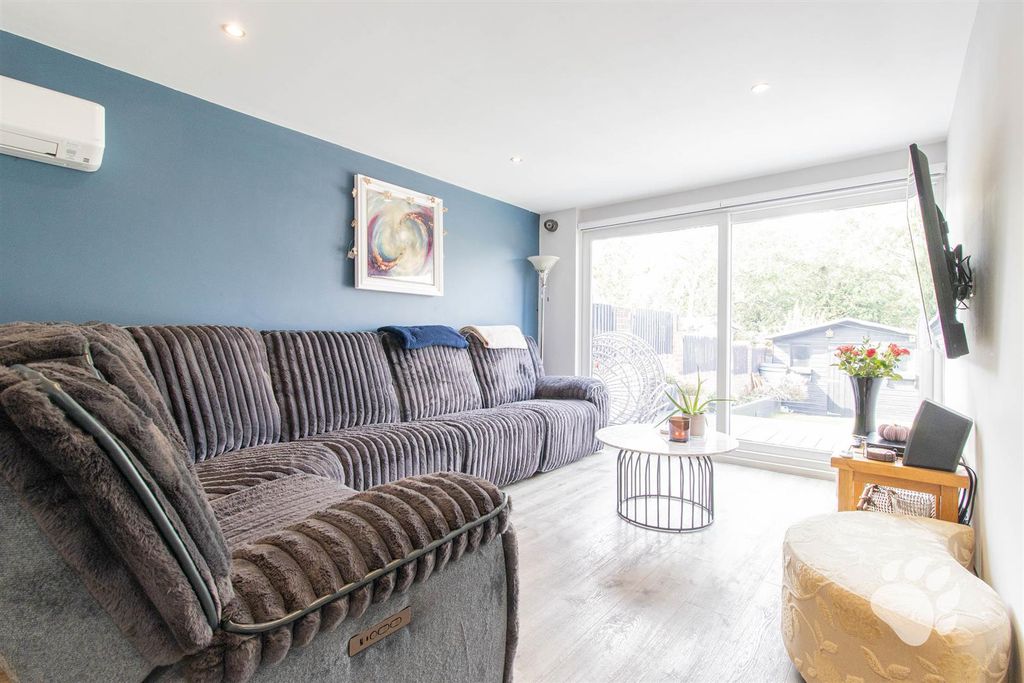 Property photo 2 of 22 Lounge