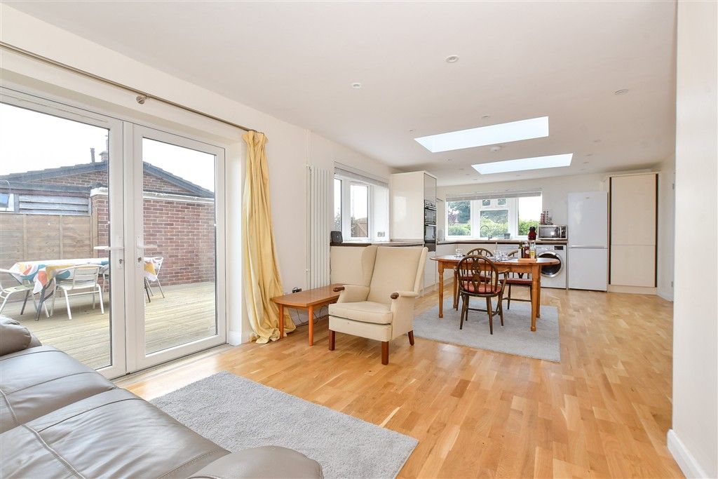 Property photo 1 of 16 Lounge