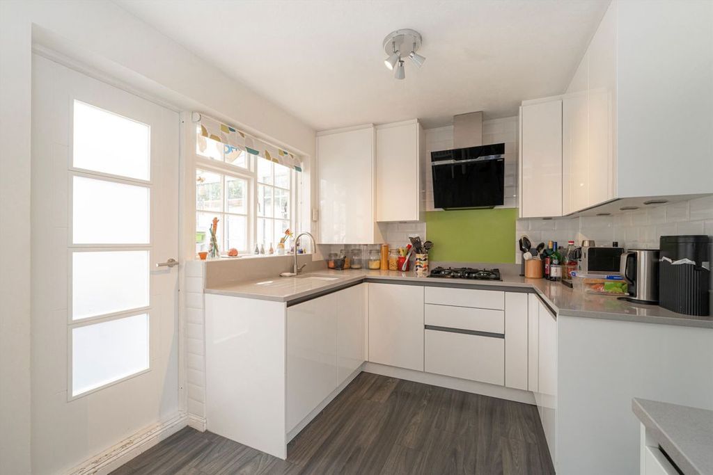 Property photo 3 of 8