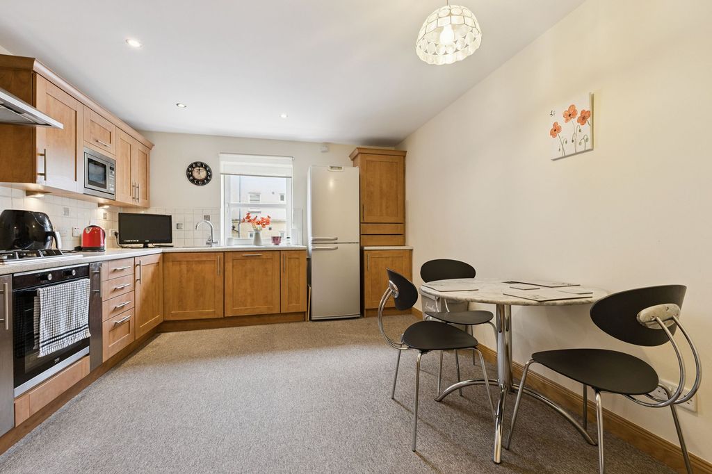 Additional image 7 of 2 bed flat for salePitheavlis Crescent, Oaklands Pitheavlis Crescent PH2