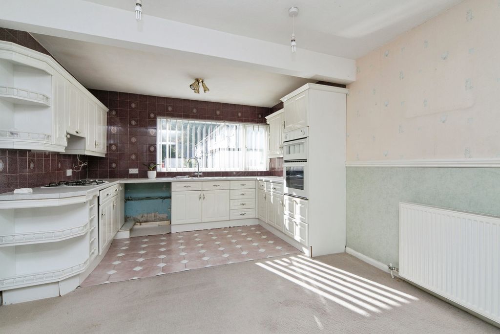 Property photo 3 of 16 Kitchen Diner