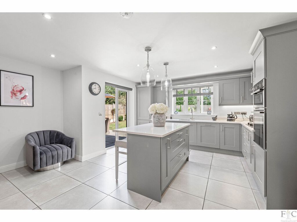 Property photo 2 of 34