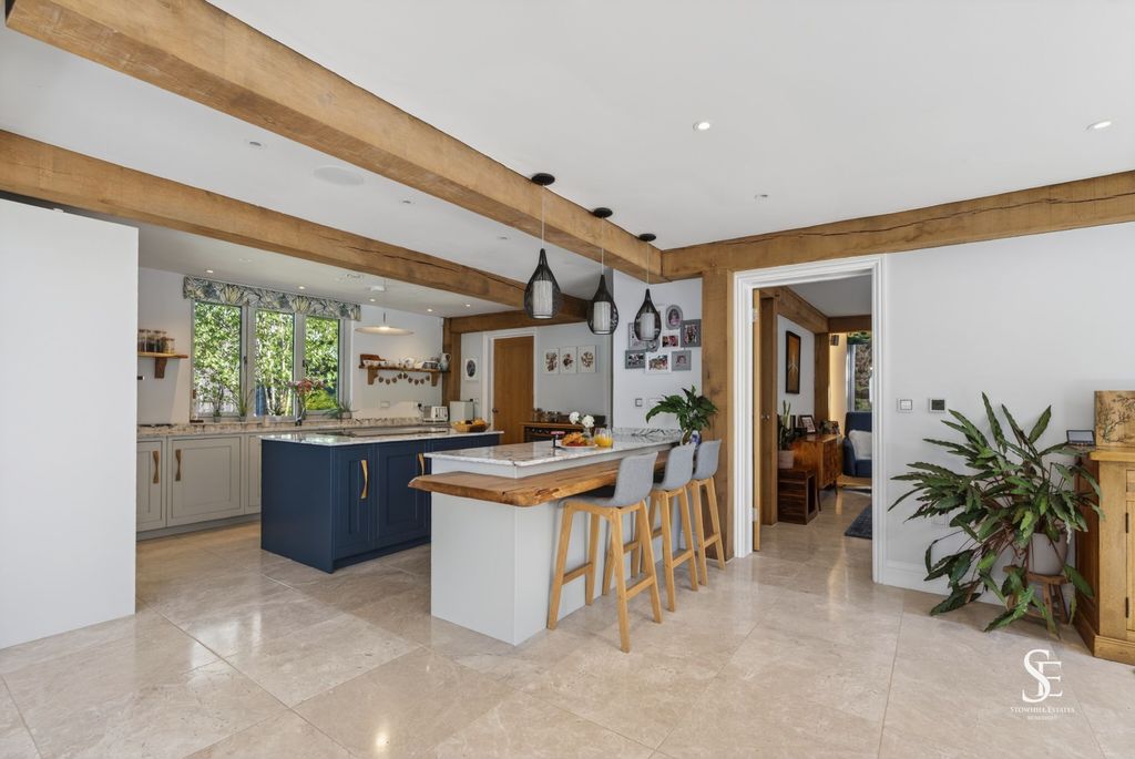 Property photo 3 of 40 Kitchen & Breakfast Bar