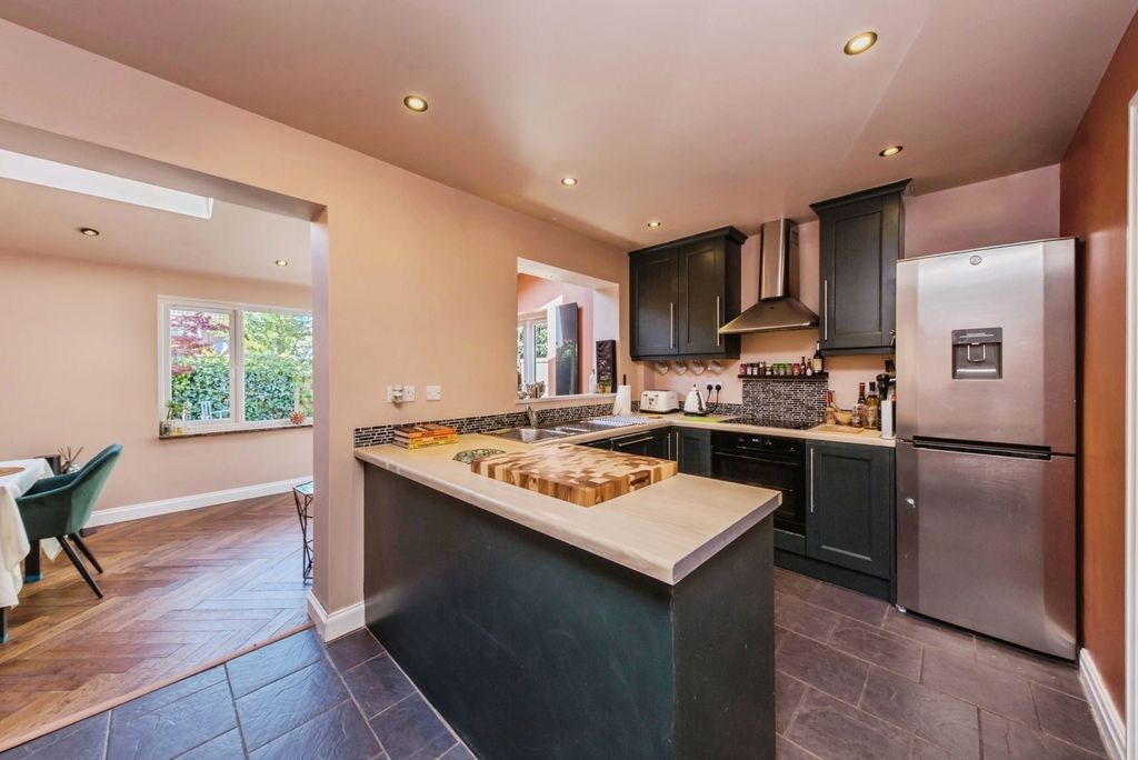 Property photo 3 of 18 Pbox-Img.Jpg