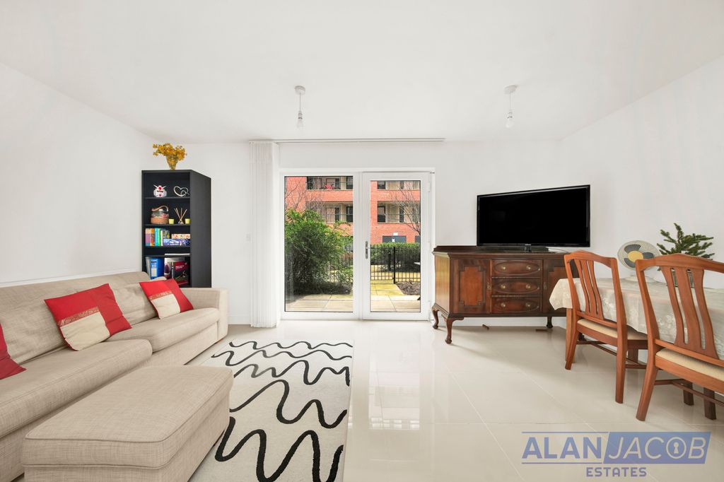 Property photo 2 of 18