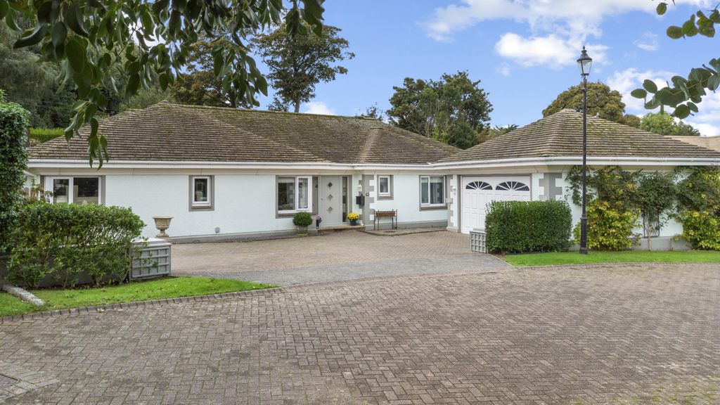 Property photo 1 of 32