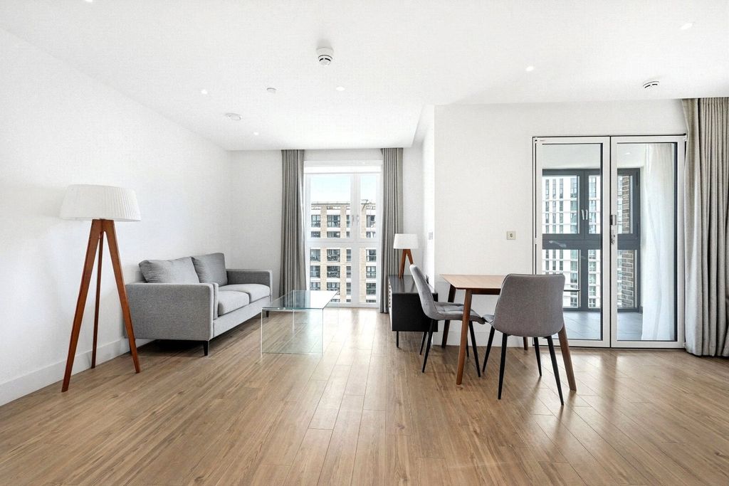 Property photo 1 of 13 Wiverton Tower