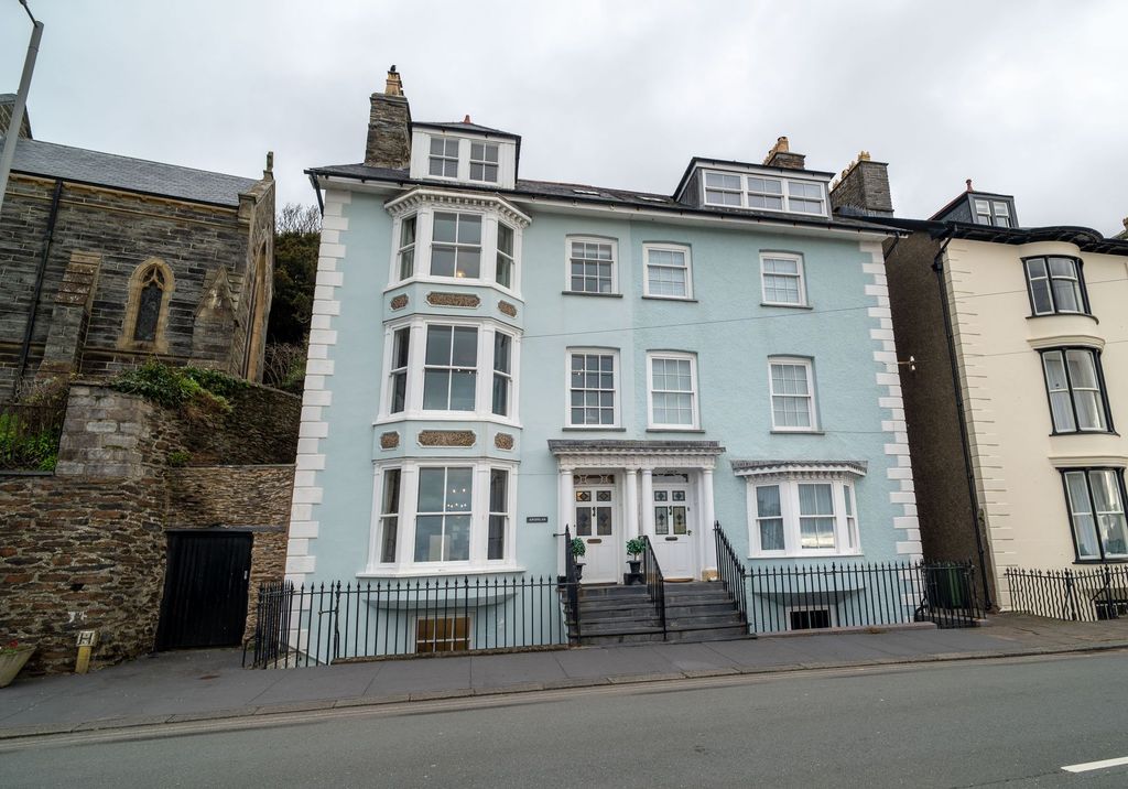 Property photo 2 of 42