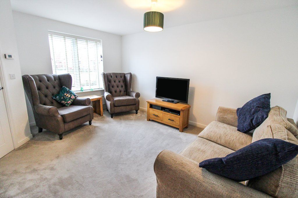 Property photo 2 of 16 Lounge