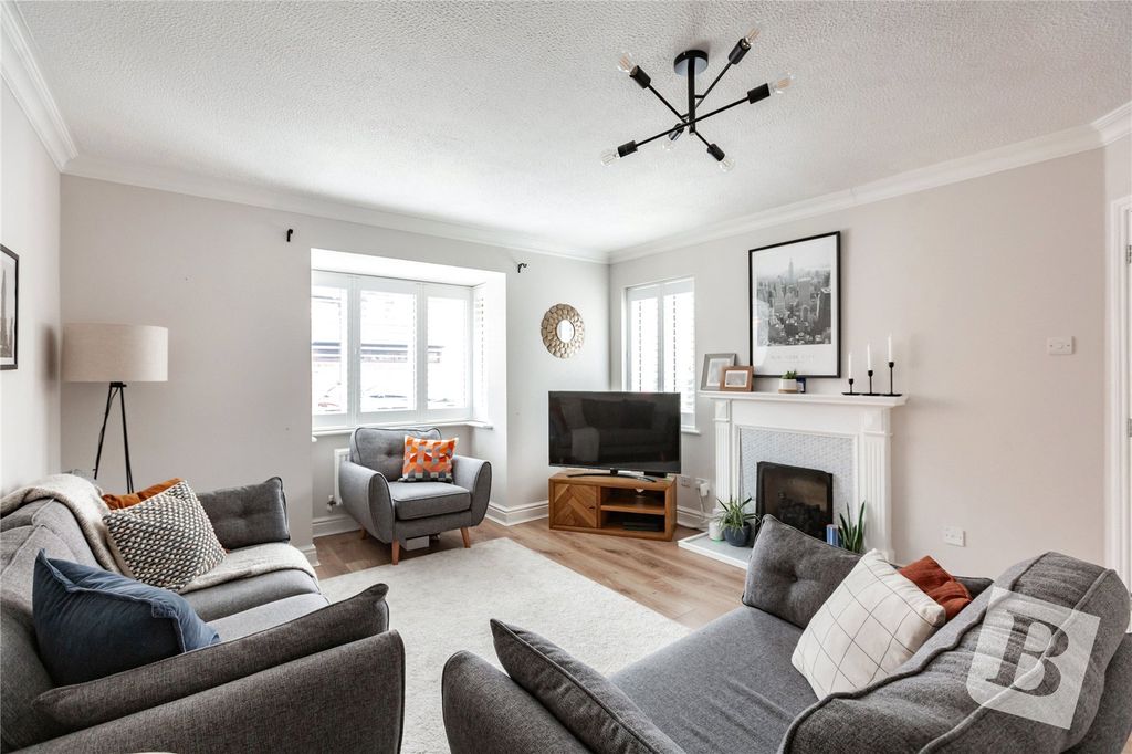 Property photo 2 of 23 Living Room