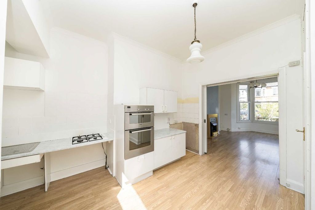 Property photo 3 of 6