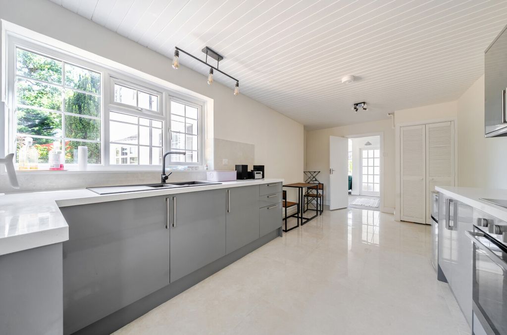 Property photo 2 of 20 1492642-9-6A67555...